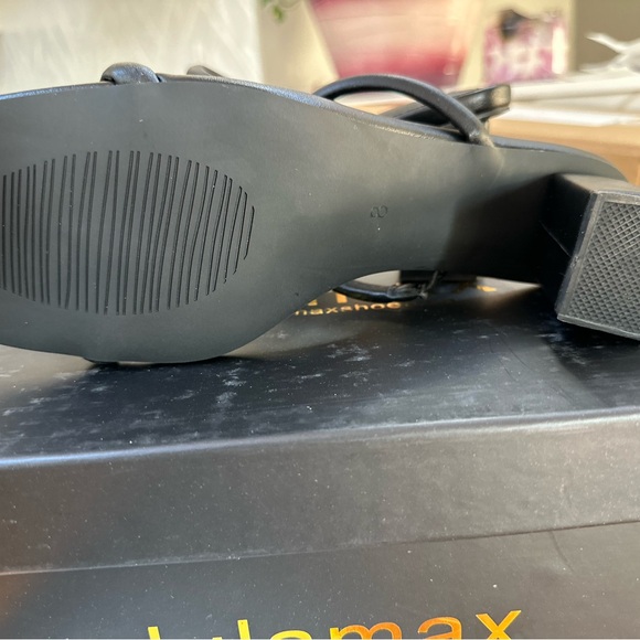 BNWT Black Strappy Sandals - Picture 3 of 4